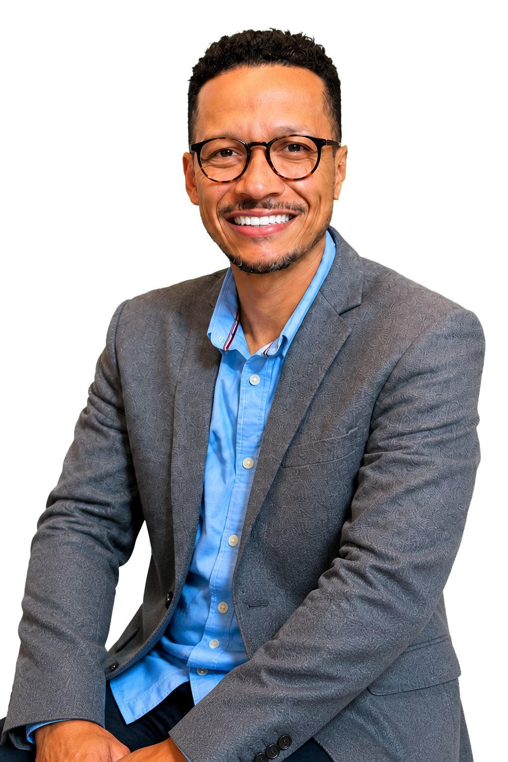 João Paulo Eloy, CEO da Hydrogen Max, sorrindo e vestindo blazer cinza e camisa azul